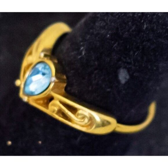 Size 7, Vintage Sapphire Blue Teardrop Gold Tone Ring by Avon - T23 - Picture 2 of 3